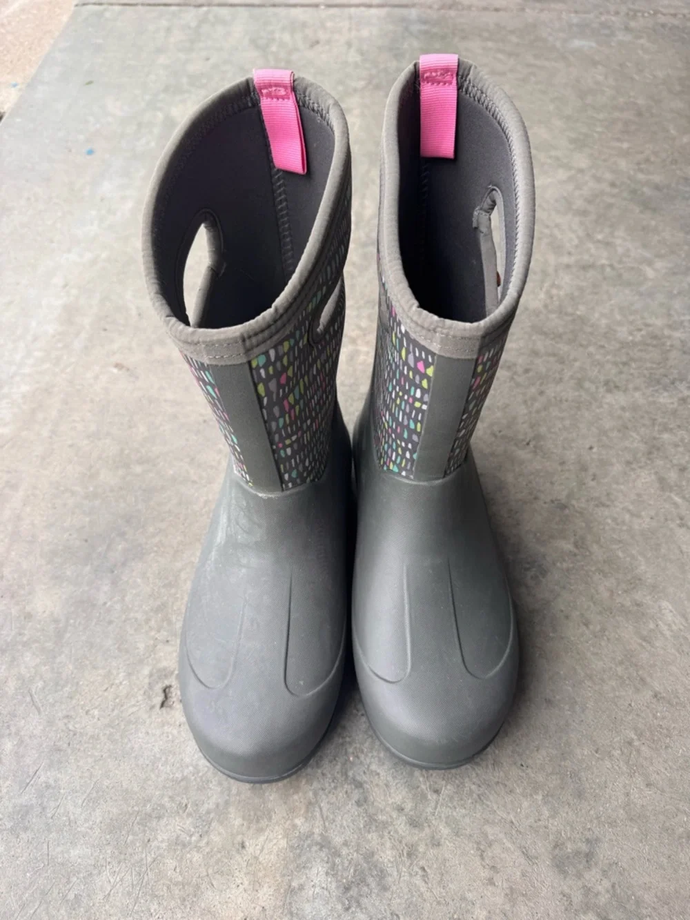 Bogs Kids Gray Boots with Multicolor Pattern - Picture 3 of 4